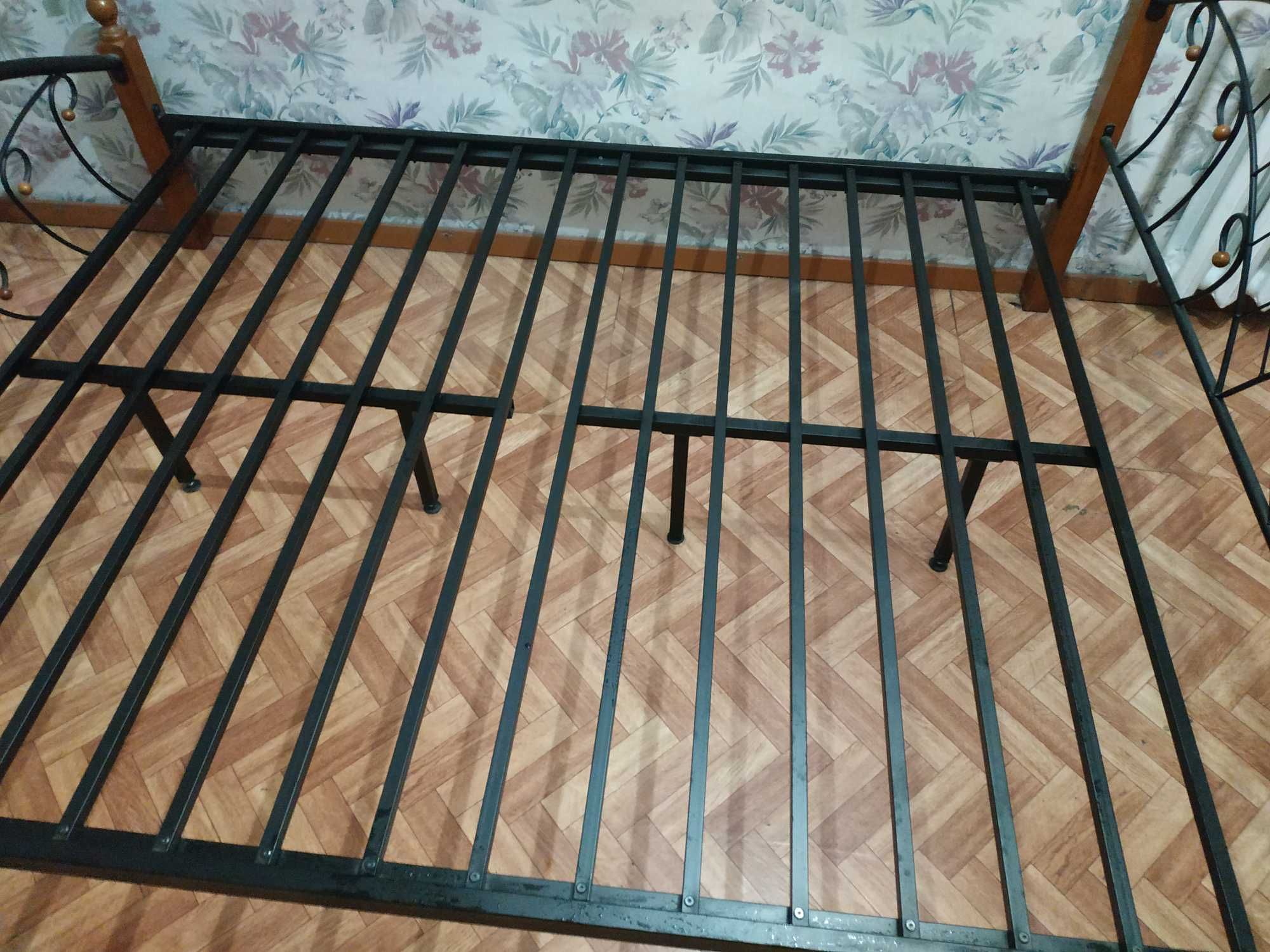 Двуспальная кованая кровать "Виола", 1,6х2 м, в отличном состоянии!