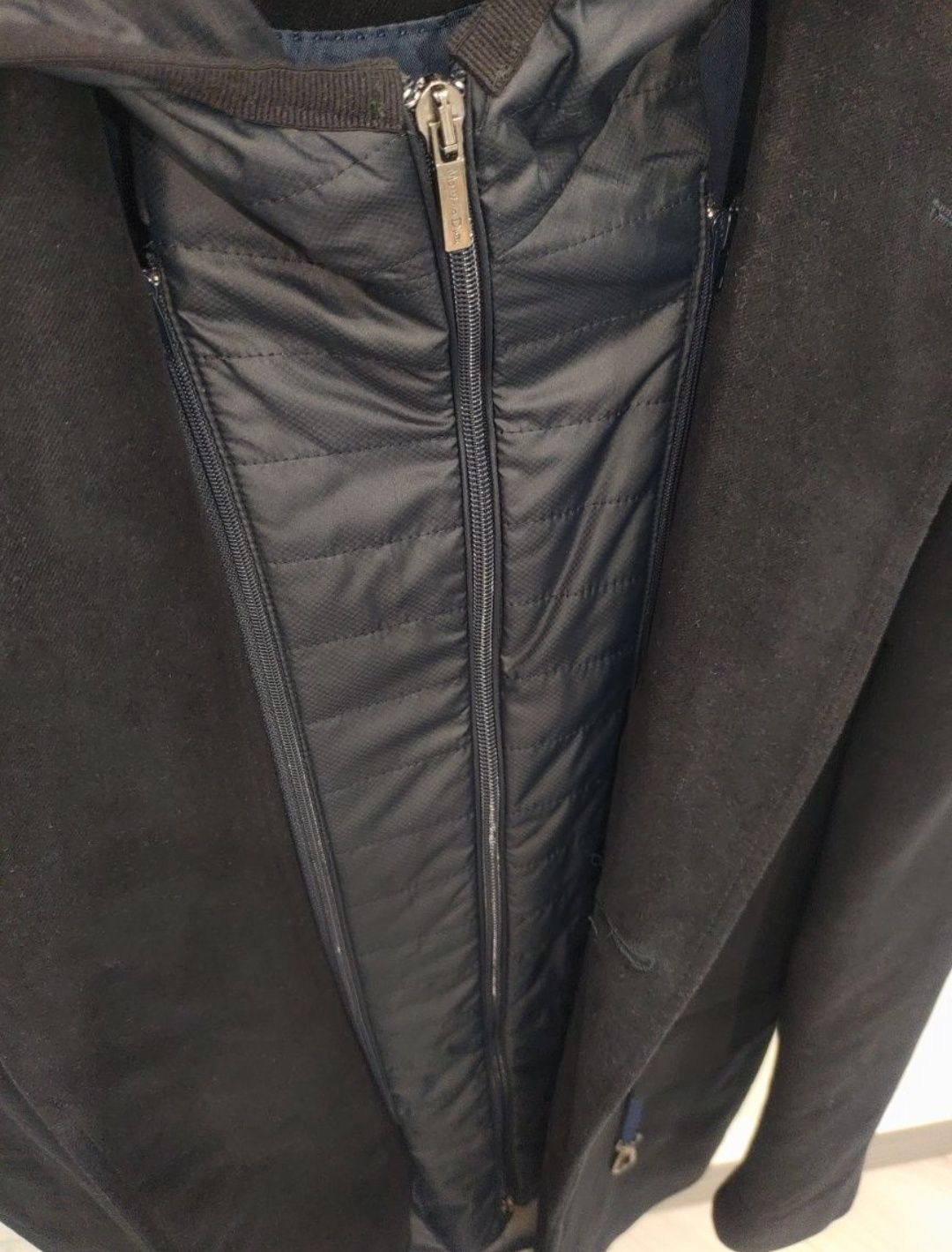 Пальто мужское Massimo Dutti из хлопка и подкладом из вискозы.