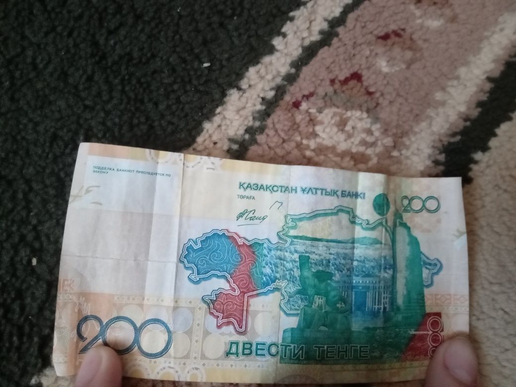 Продаю 200 тг .2006 года для колекцианеров