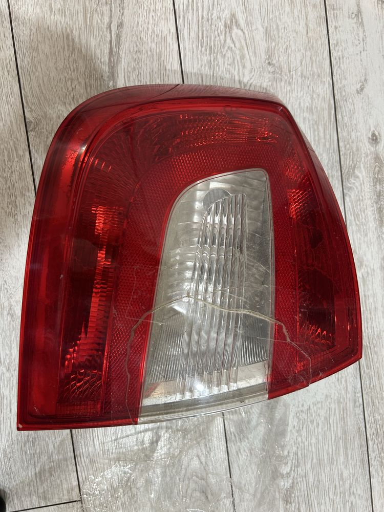 Фара от Skoda Rapid.
