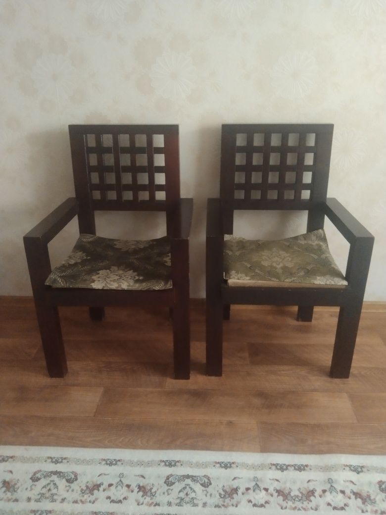 Стулья красивые 2 штуки
