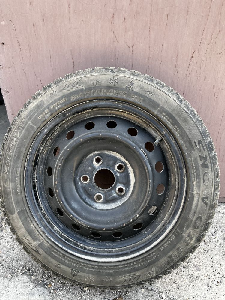 Продаю комплект шин с дисками 205/55 R16 — 4 шт