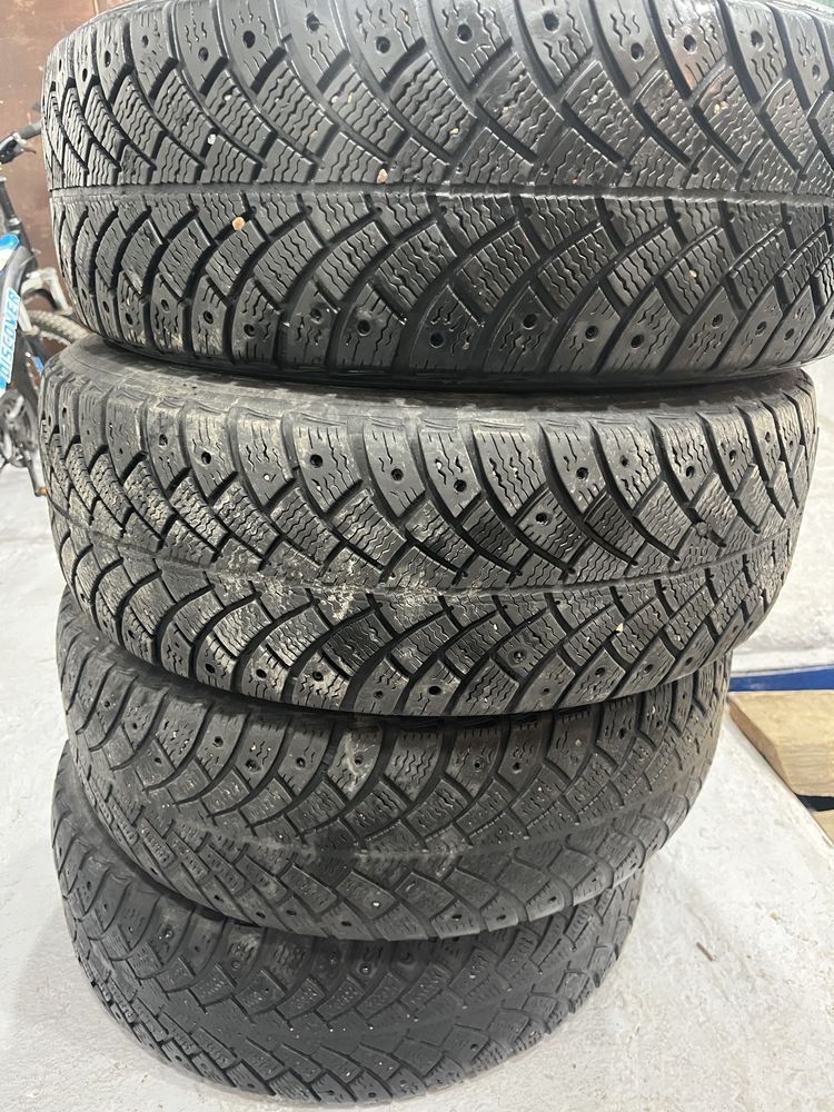 продам шины зимний 195/65/15