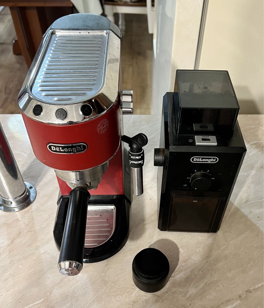 Кофемашина рожковая DeLonghi+Кофемолка