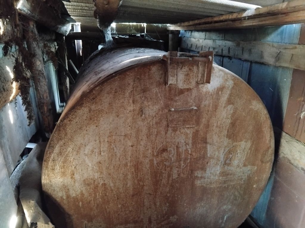 Продам бочку трех кубовую