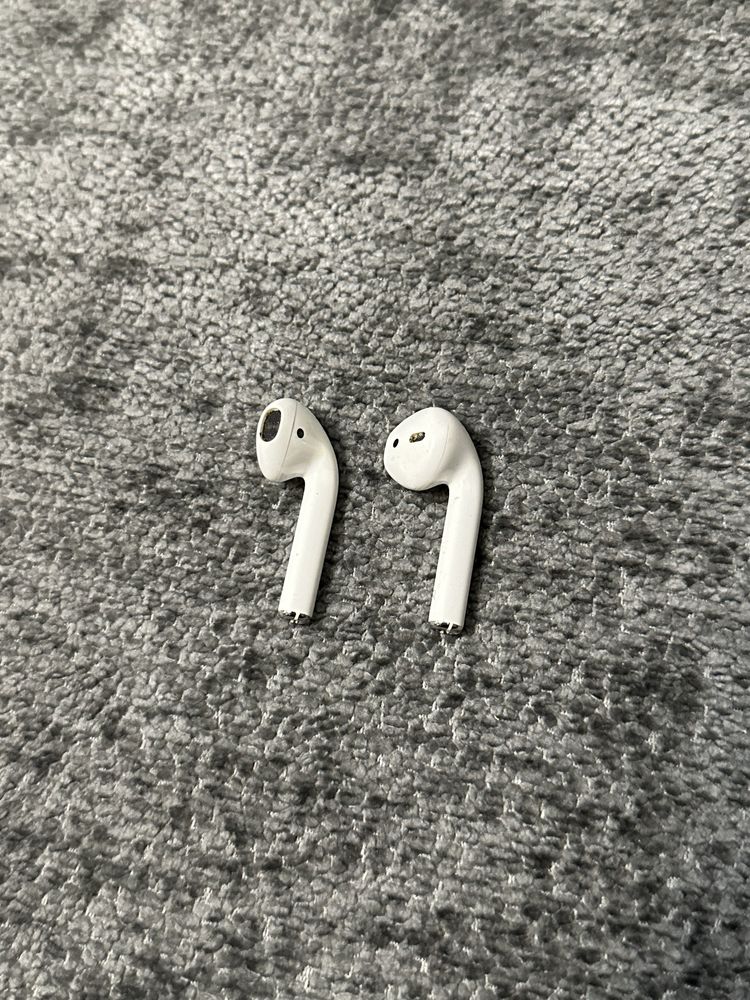AirPods без кейса