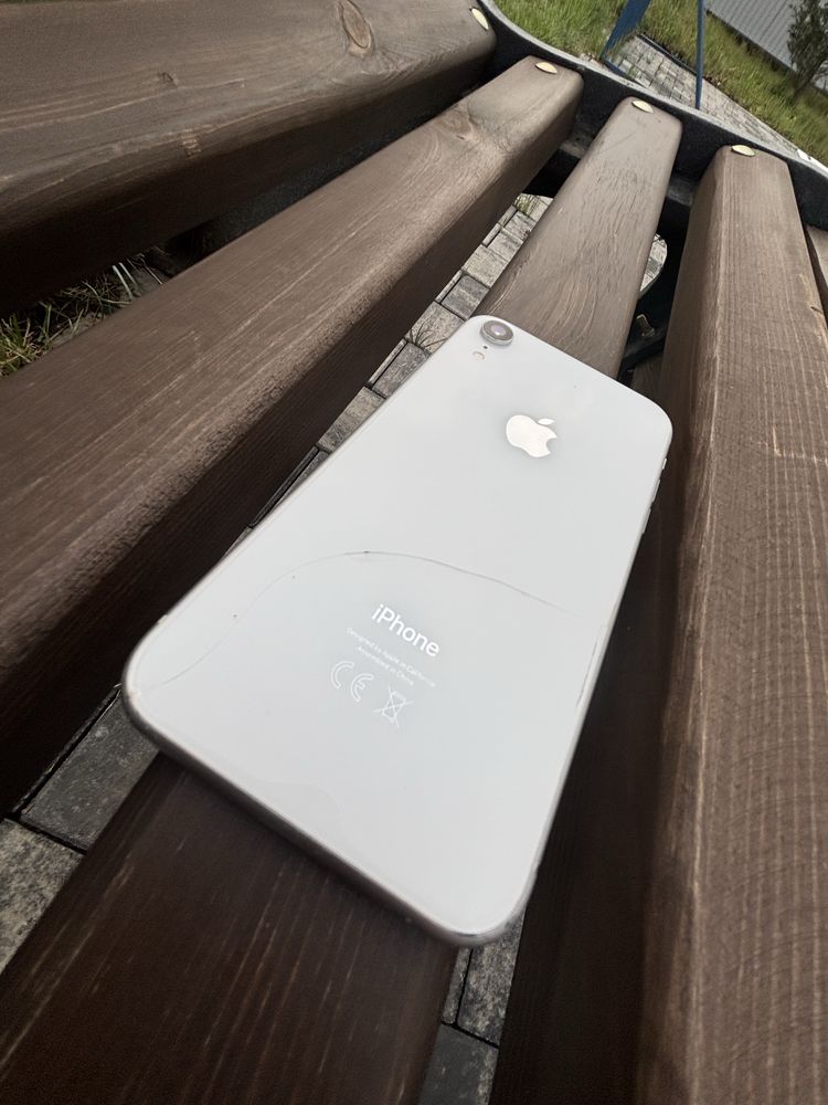 Продам iPhone XR