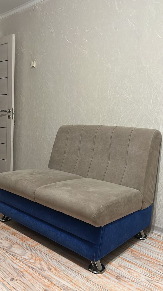 Продаю диван с креслом