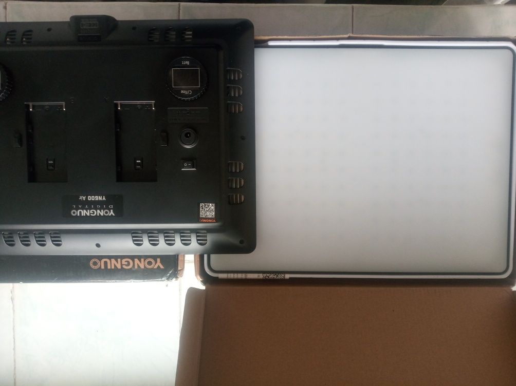 Продам лэд панели Yongnuo YN 600 air
