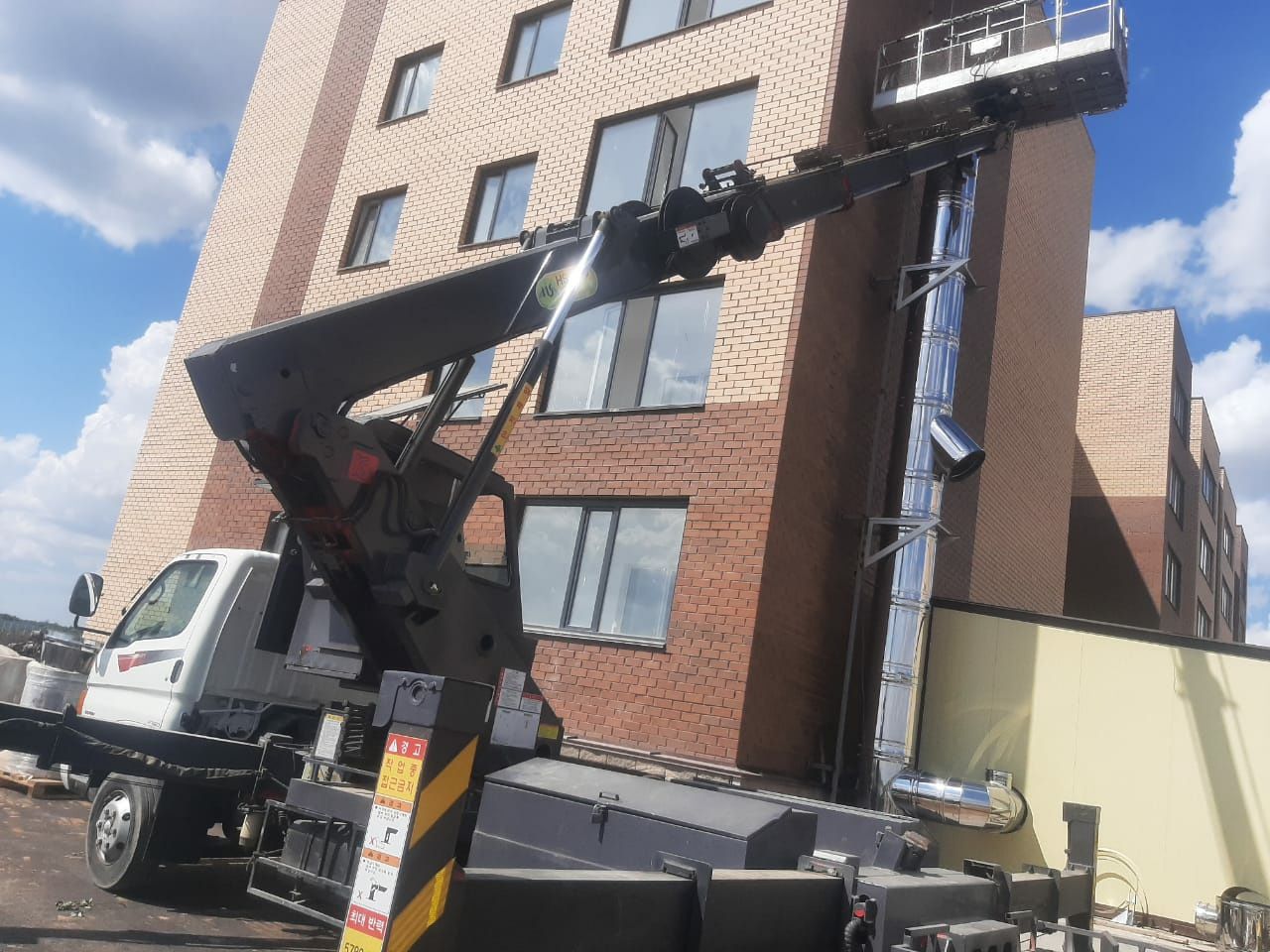 Услуги автовышки 28м