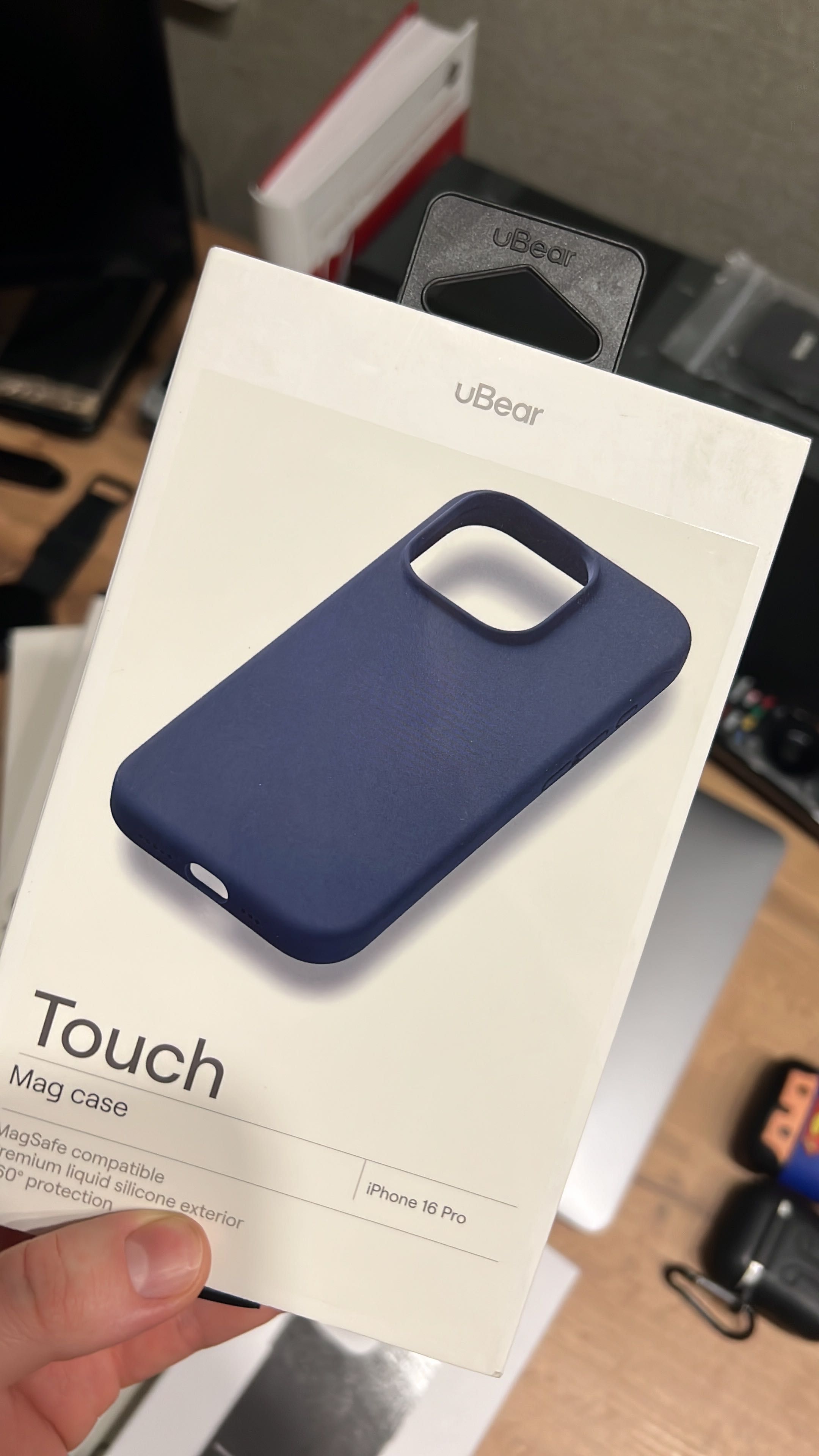 Чехол на iPhone 16Pro
