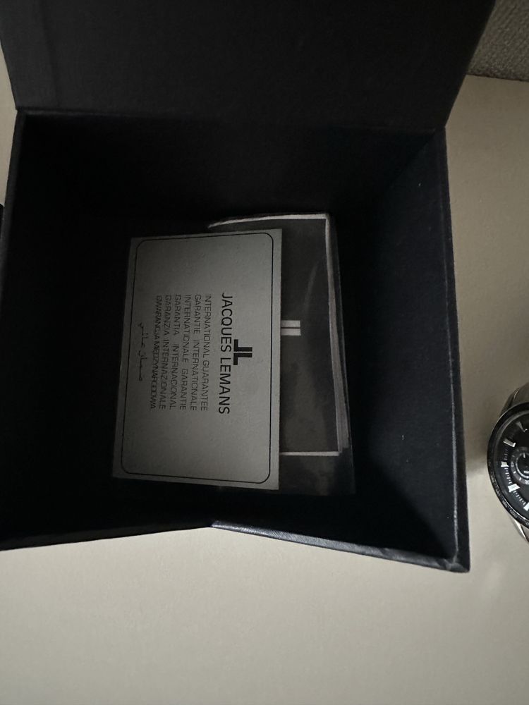 продам б/у часы Jacques Lemans