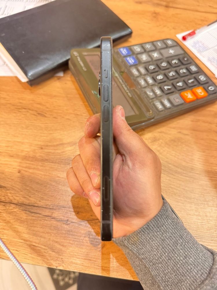 iPhone 15 128gb почти новый