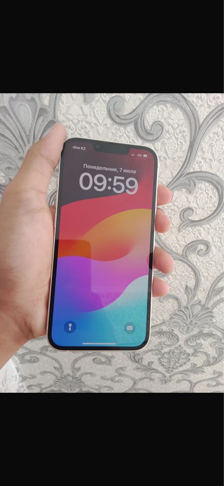 iPhone 13 белый
