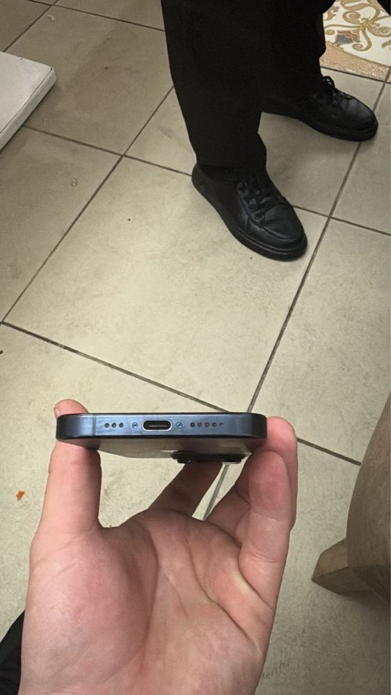 Iphone 15 pro в идеальном состостаяние хорошее