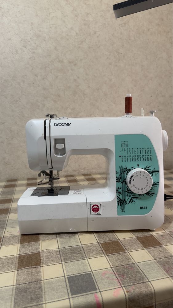 Продаю комплект: швейная машина Brother RS31 + оверлок Jaguar HQ-095D