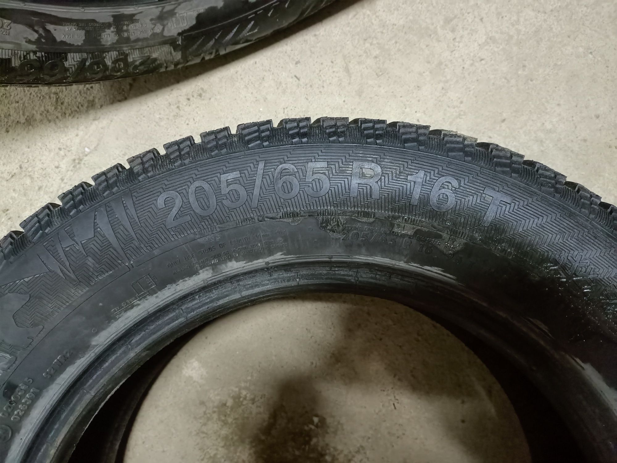 Продам Шины б/у  205/65 R 16