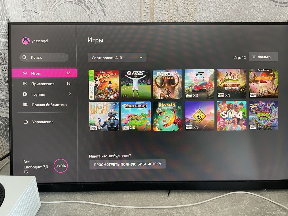 Продам xbox series s с аккаунтом много игр