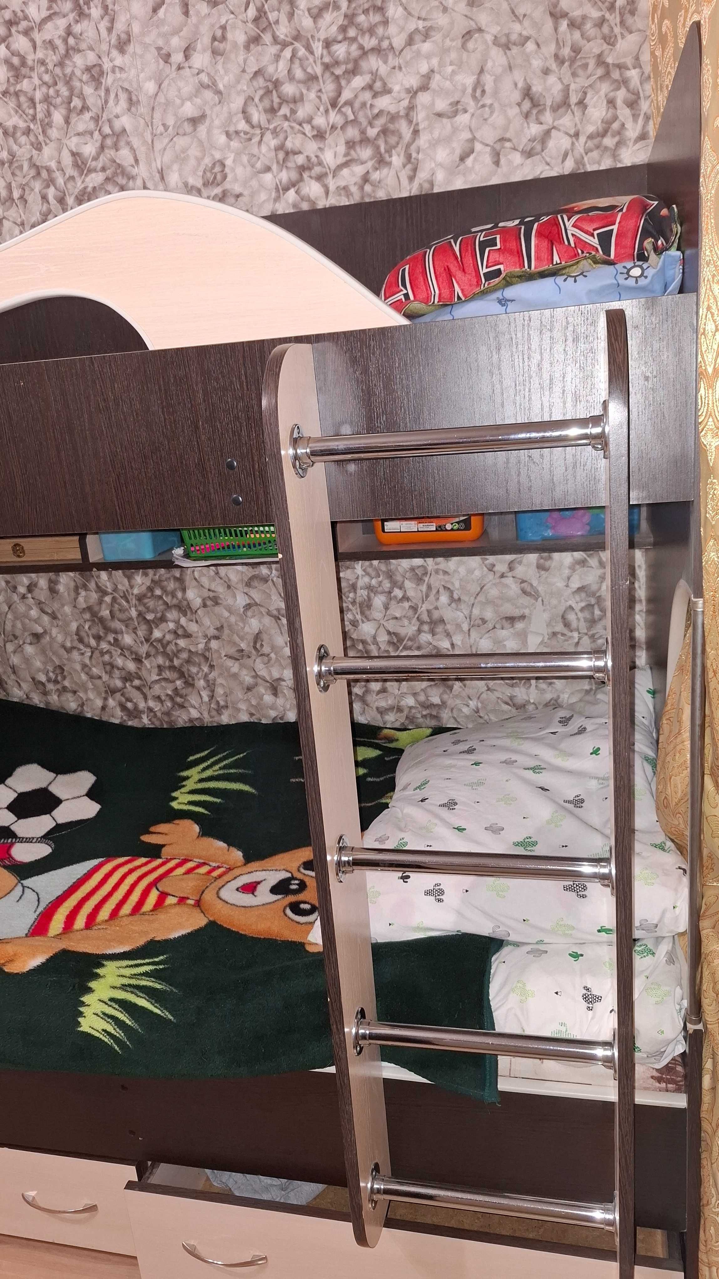 Продам кровать двухъярусную