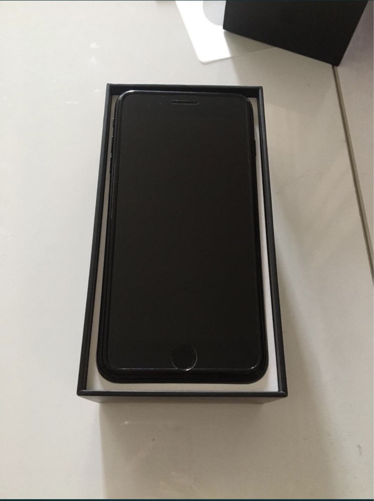 Продам Iphone 7+,128гб,в хорошем состоянии.Всё в комплект входит.