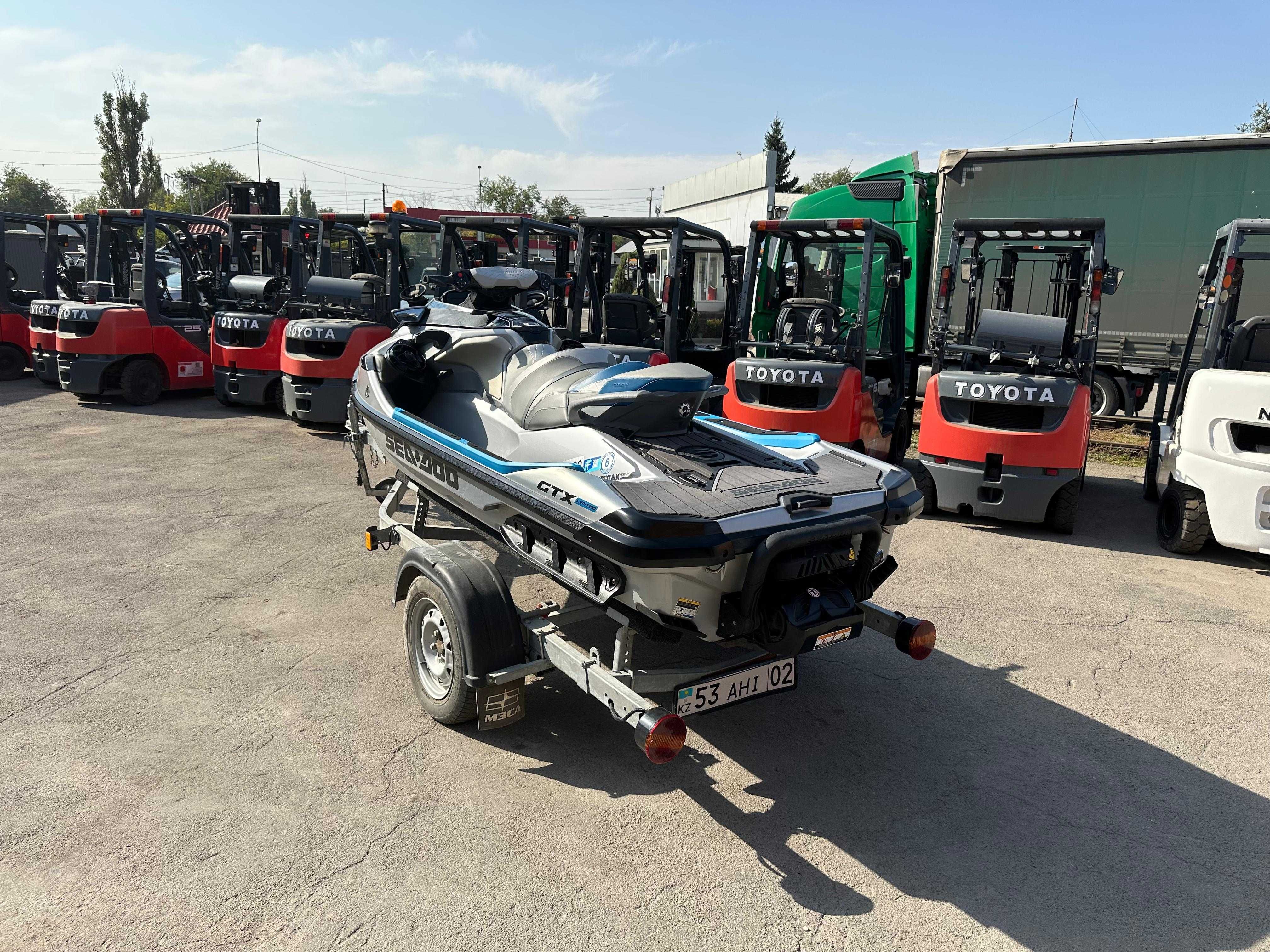 Японский гидроцикл Sea Doo GTX300 Limited