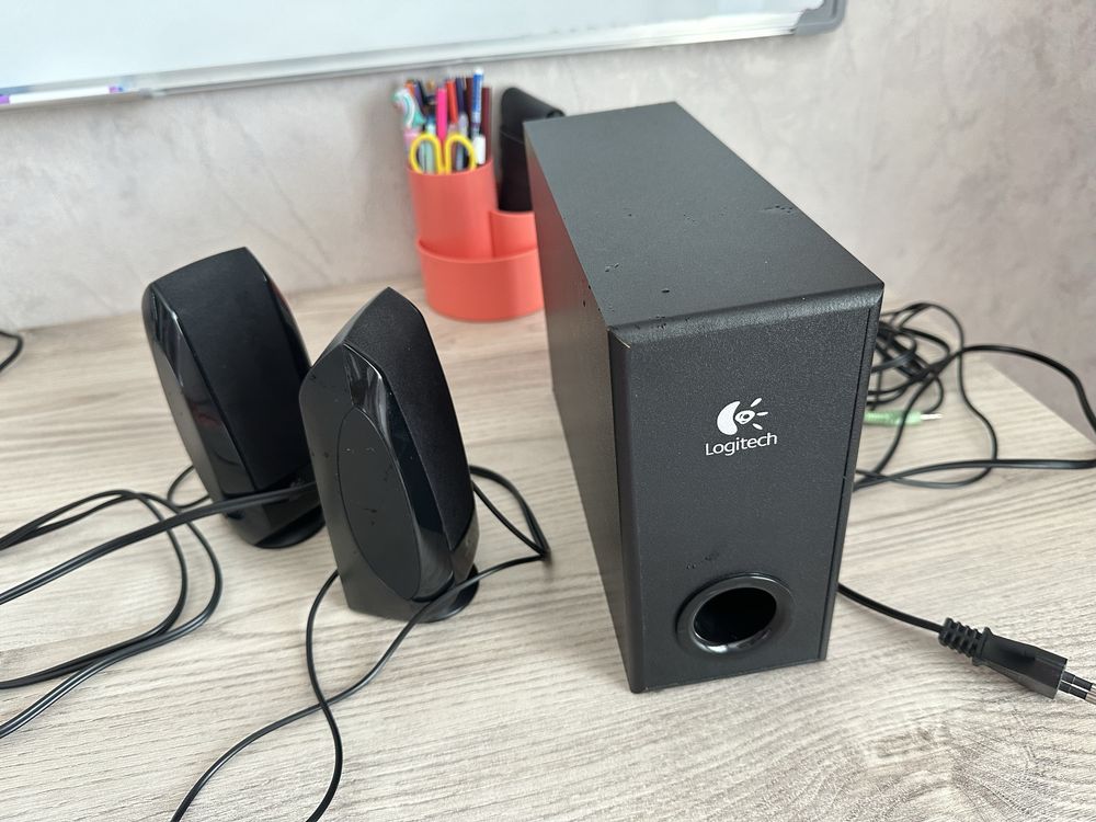 Продам колонку Logitech отлчиного качества