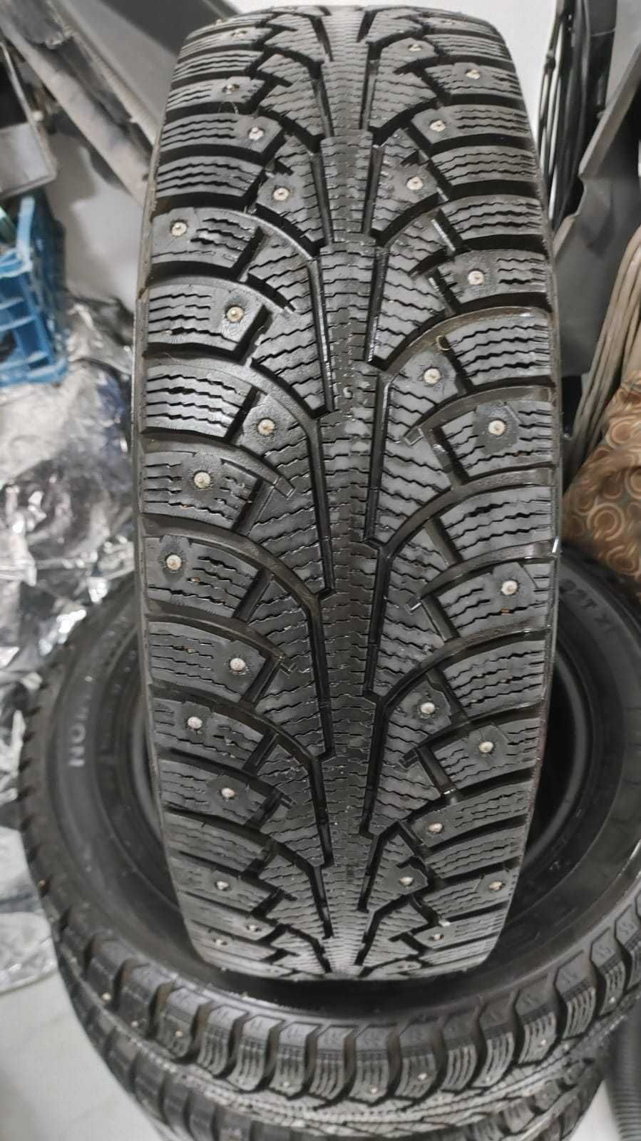 Продам зимнию резину.