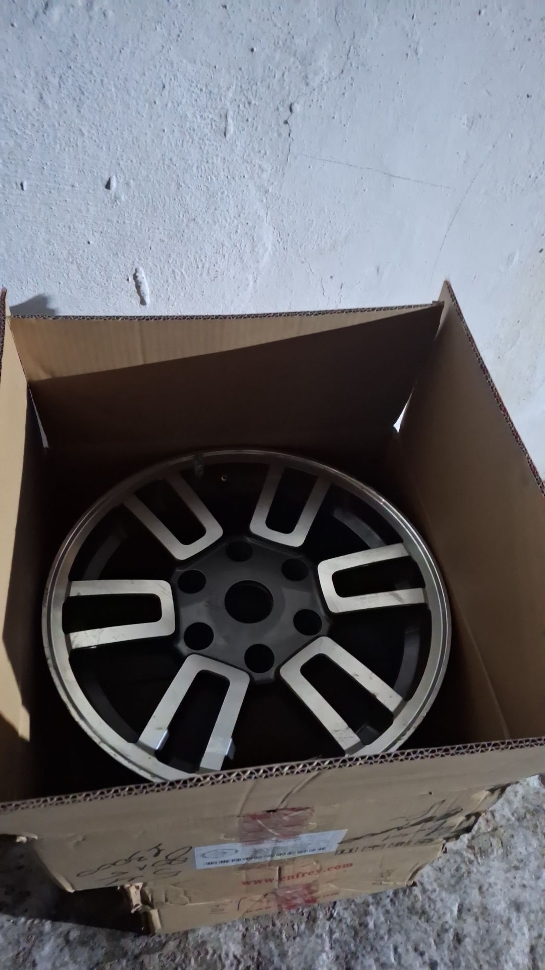 Продам диски комплект R16 разболтовка 6*139.7
