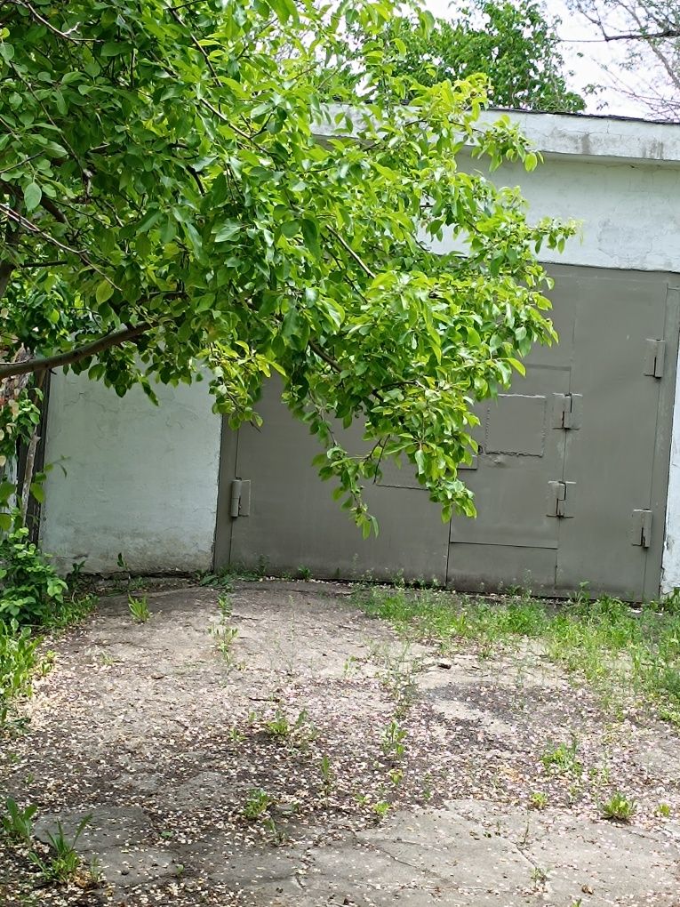 Продам классную дачу в которой можно жить весь сезон.