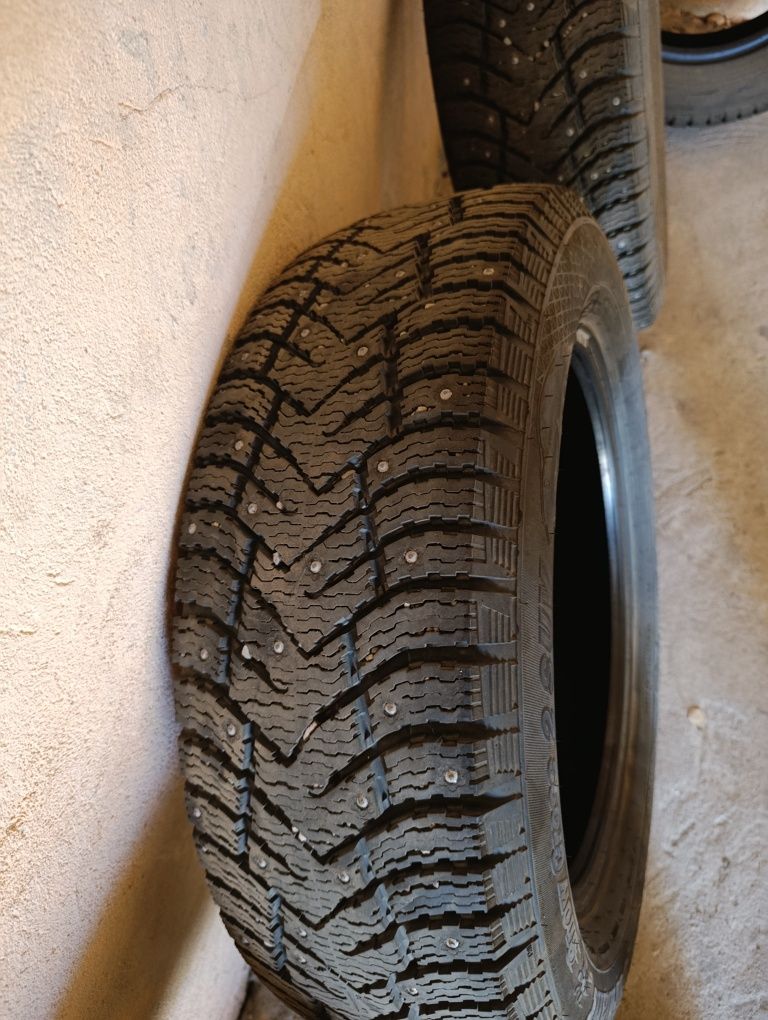 Шины шипованные  225/60R18