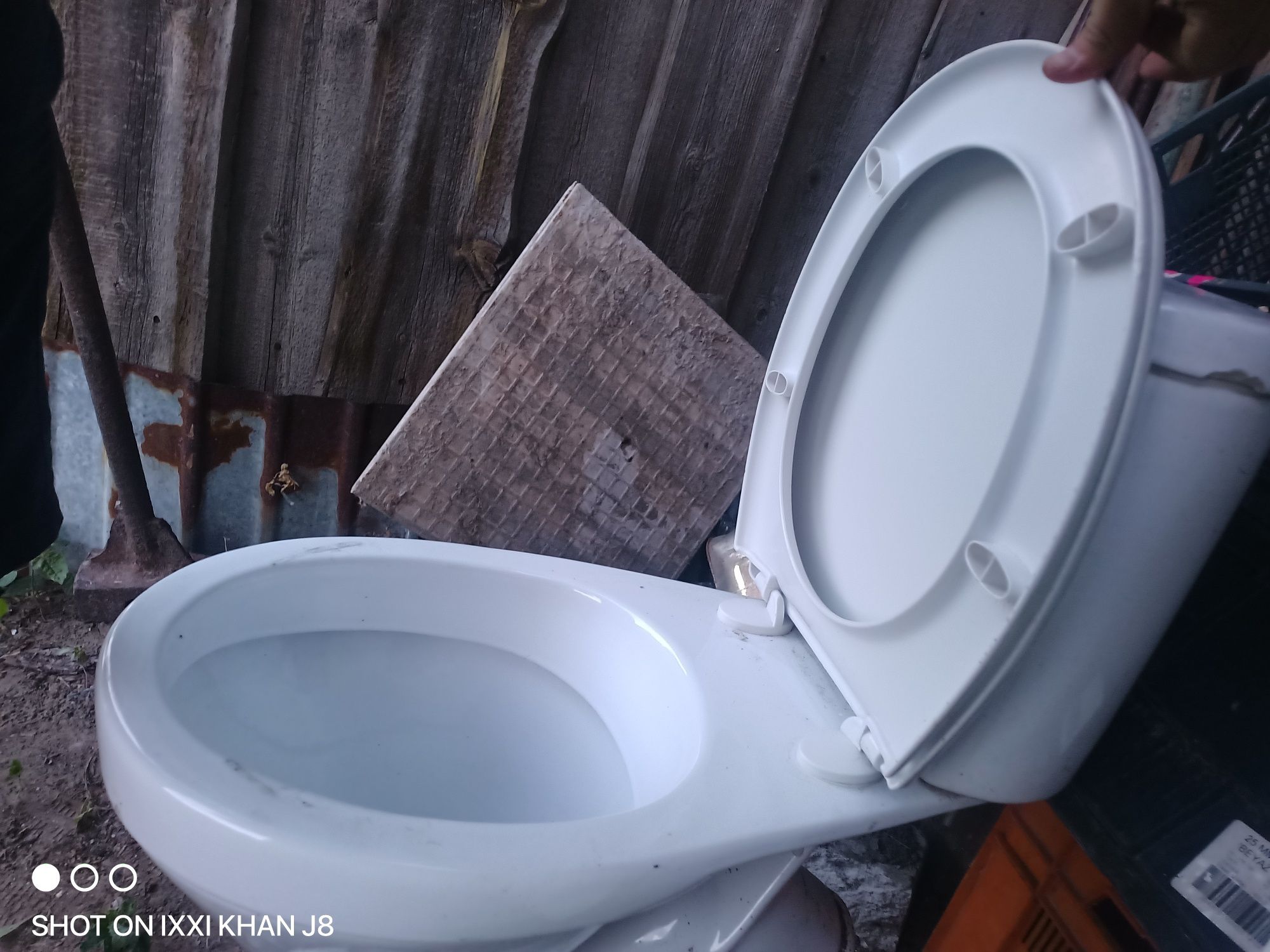 Унитаз в хорошем состоянии