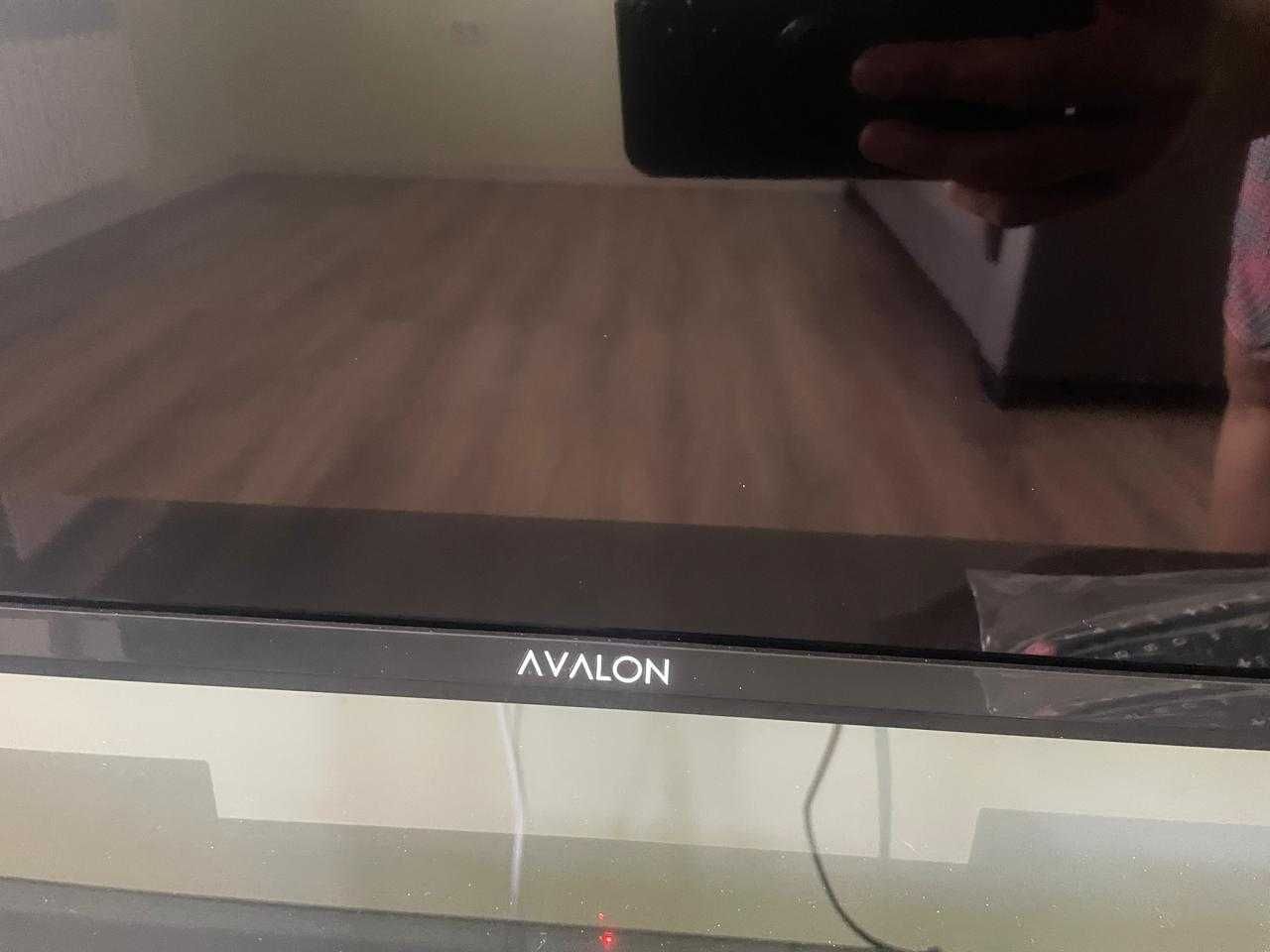 Продам Телевизор AVALON-модель43D7000 новый с полосами