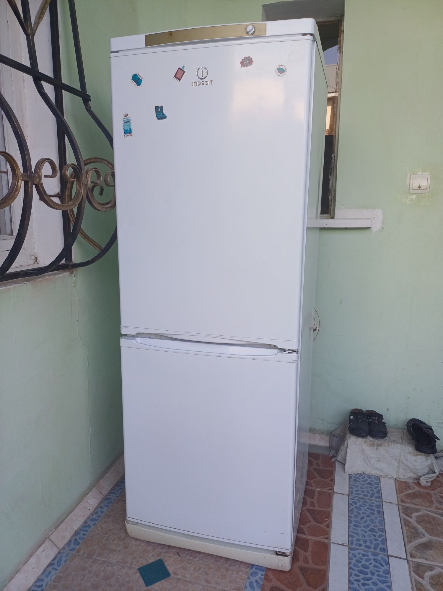 Холодильник indesit
