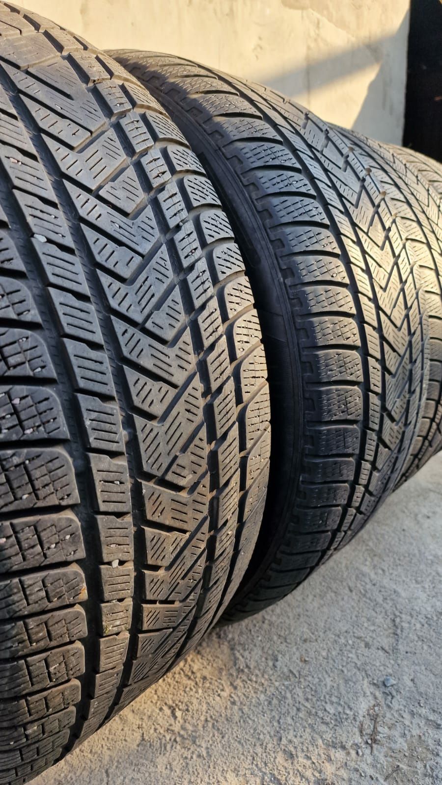 Продам зимнюю резину Ferelli Scorpion Winter разноширокие275-265/45R20