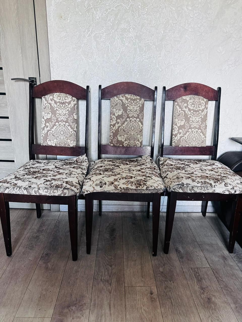 продам стол и стулья