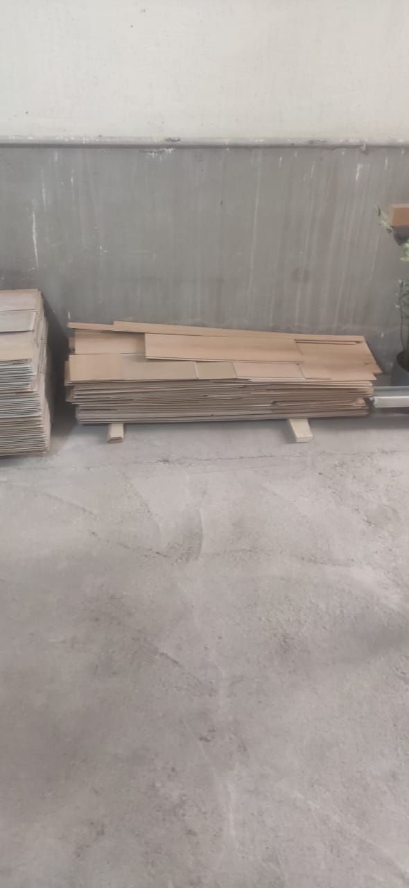 Продам б/у душевую кабину. Диван угалок.Металопластиковые двери и окна
