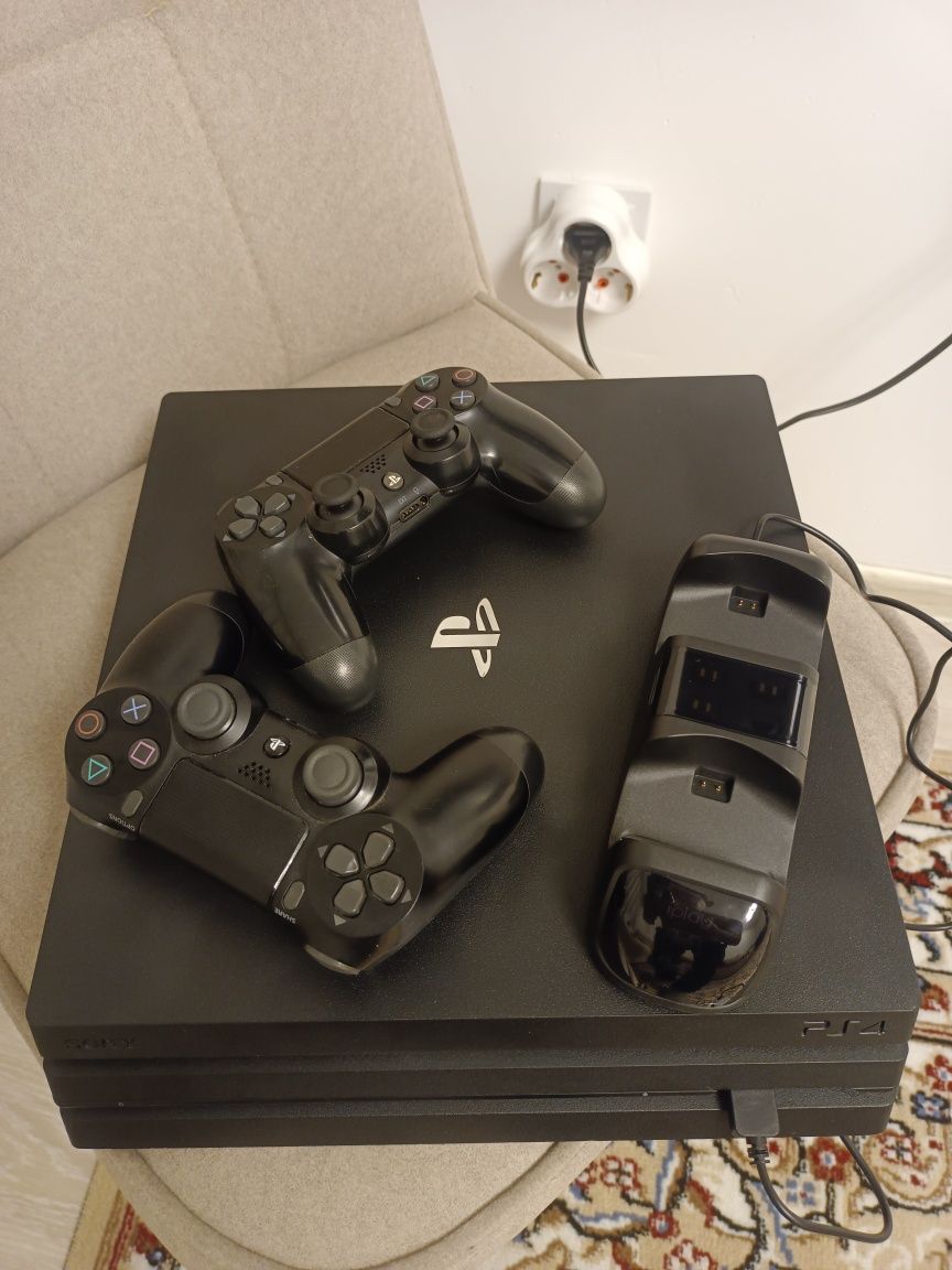 Play station 4 pro 1TB