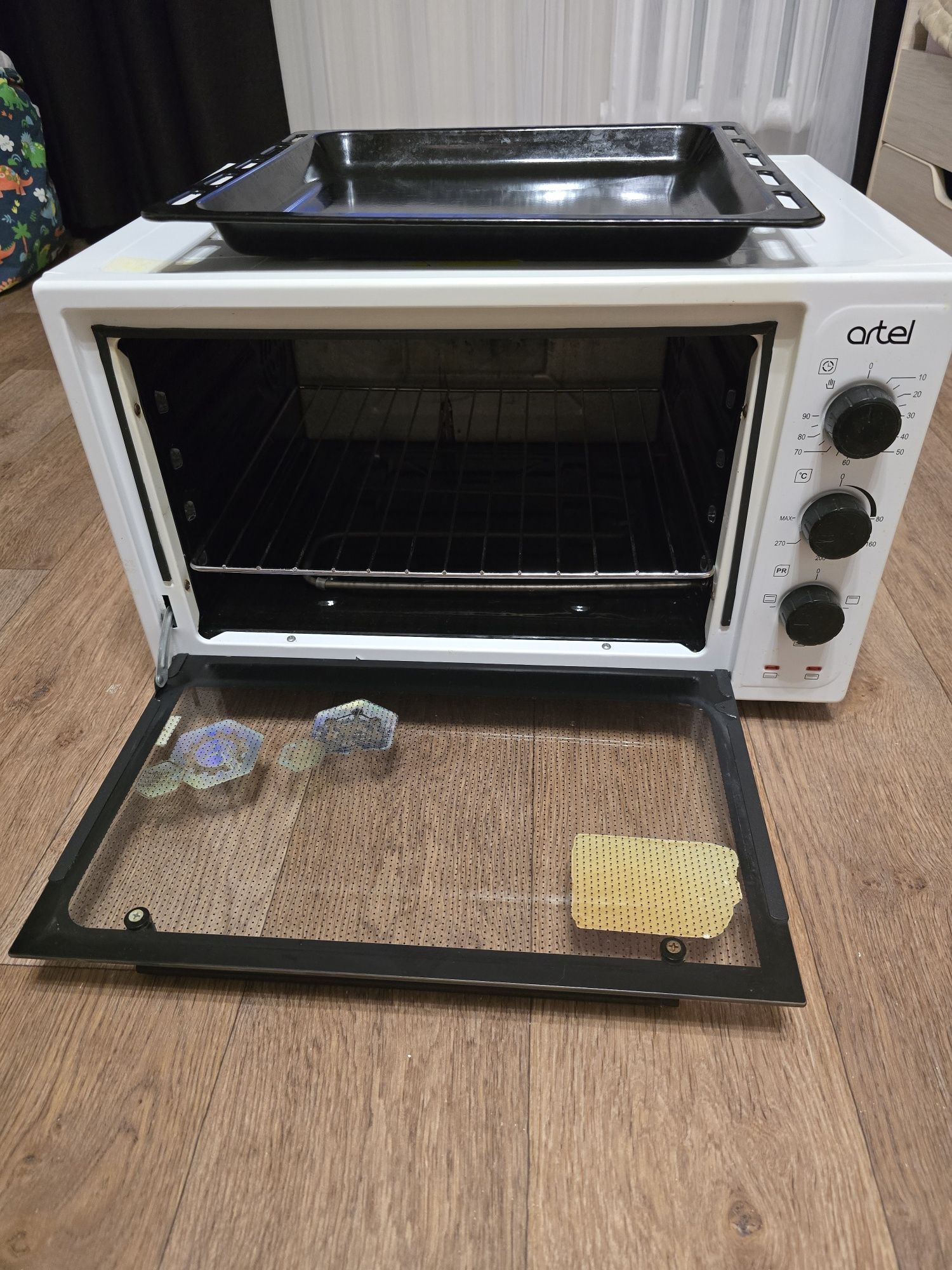 Продам электрическую духовую печь.