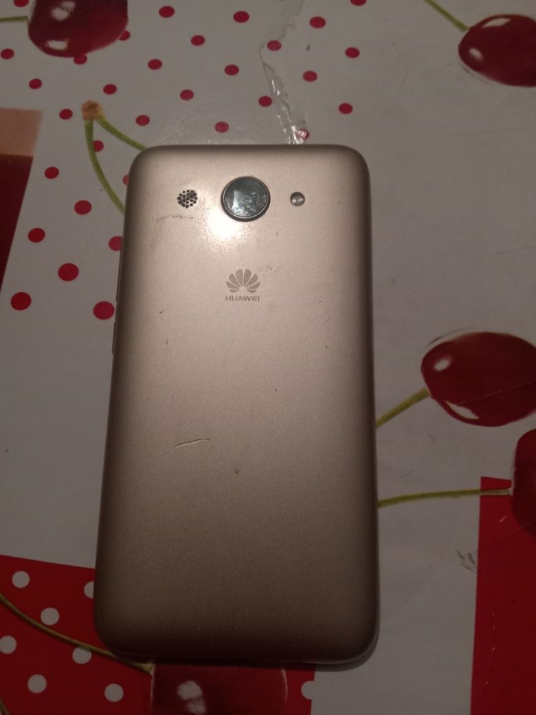 HUAWEI y3  8гб всего .оперативнач память 1гб .процессор 4 ядра  1,1 г
