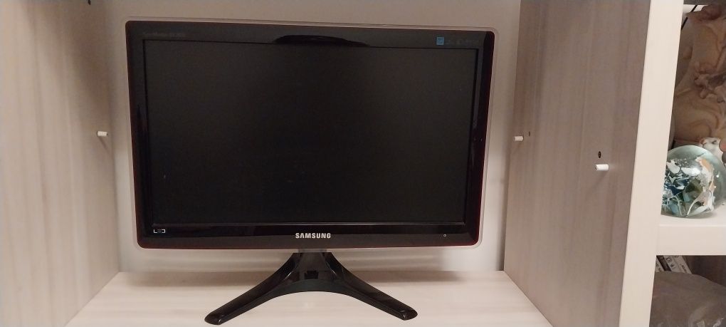 Монитор Samsung  клавиатура и мышь