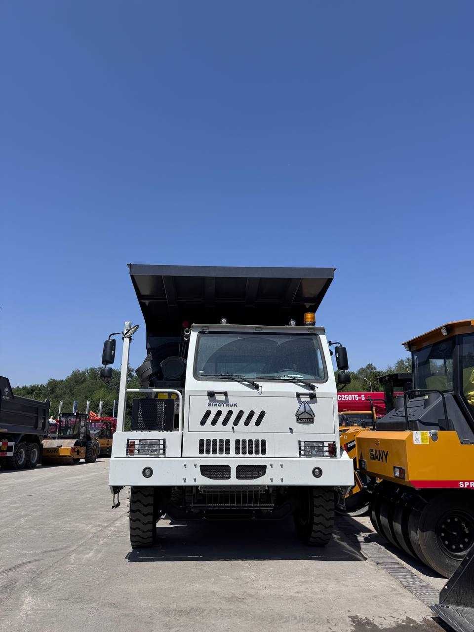 Карьерный Самосвал Sitrak ZZ5707V384L 2025 г.