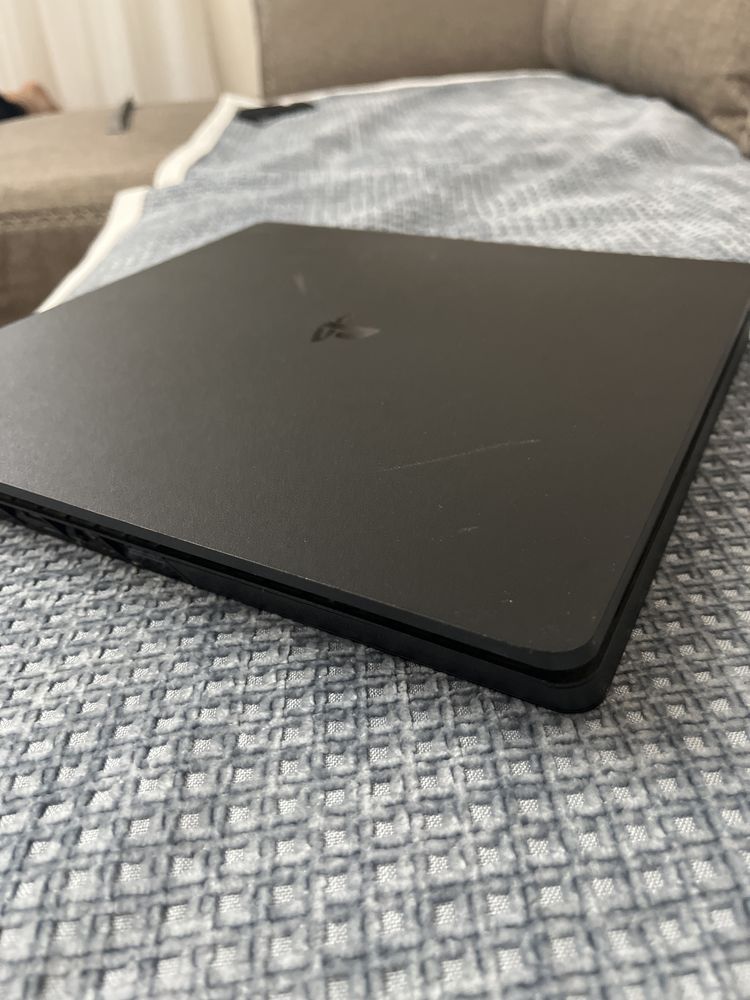 PlayStation 4 хорошее состояние