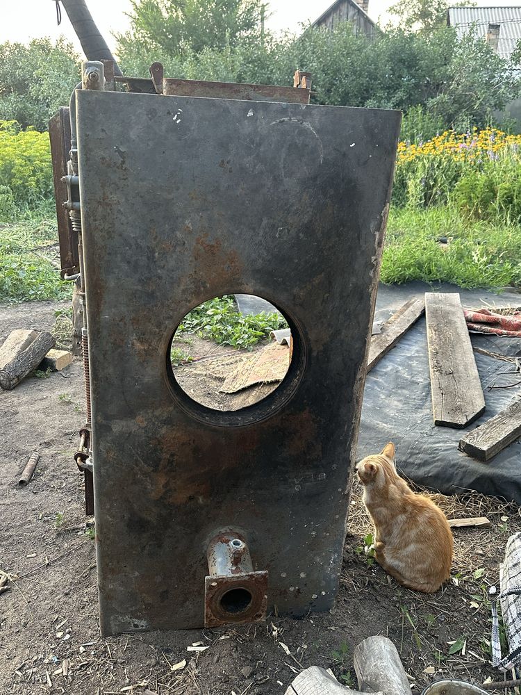 Продается печка,вырезан кусок,можно сварить