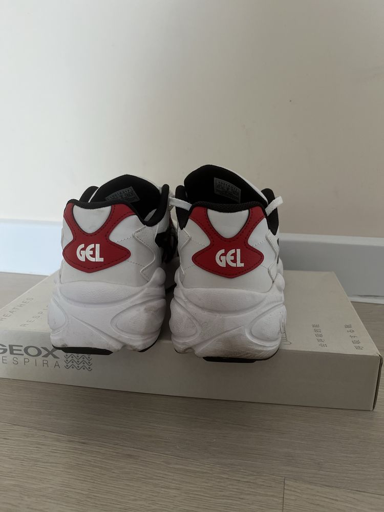 Кроссовки Asics Gel bondi