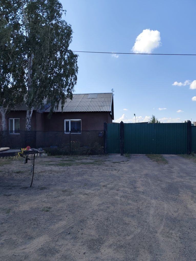 Продаю дом  с участком земли. ТОРГ
