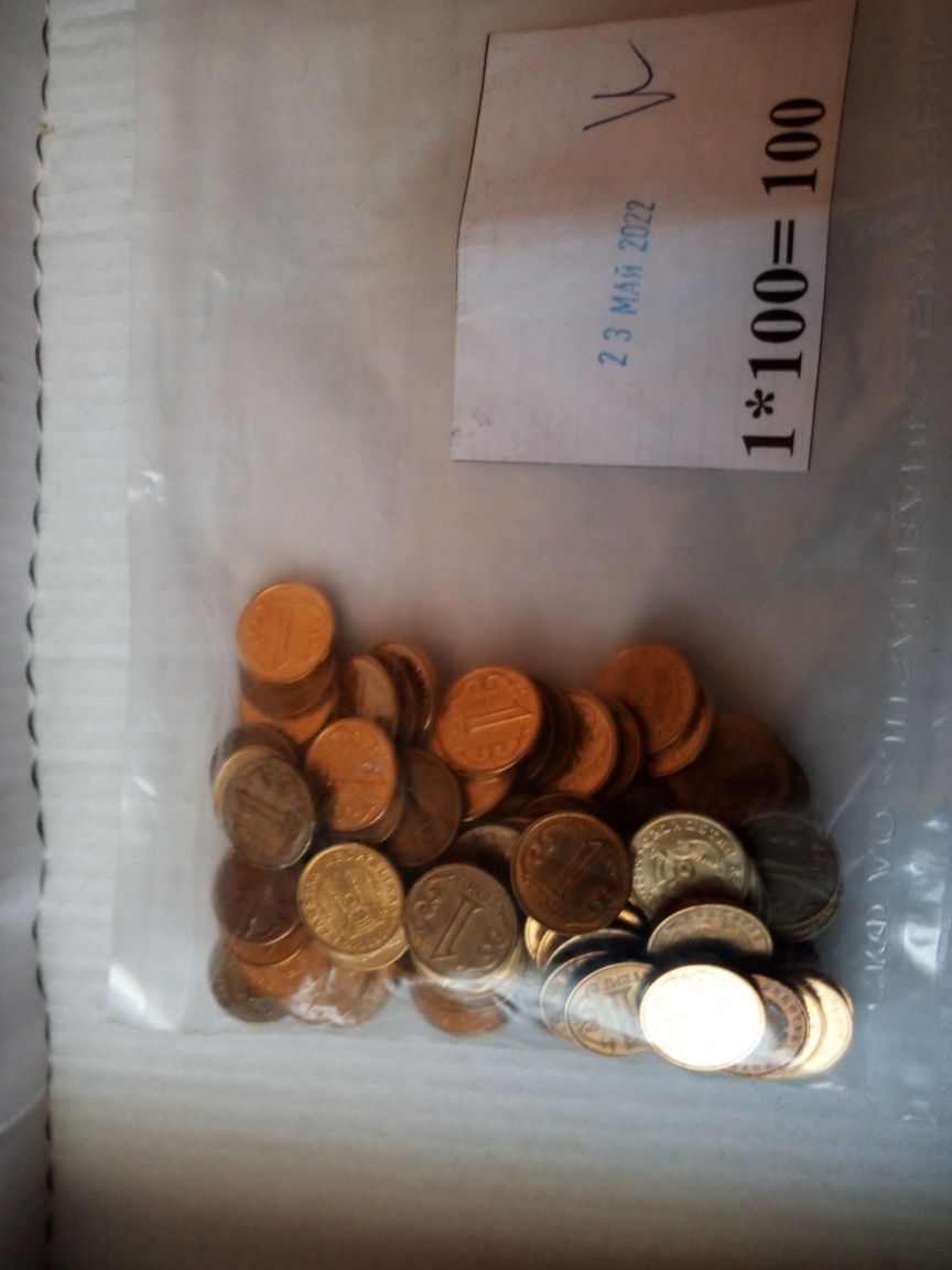 Продам запайки обиходной мелочи в номиналах 1 и 5 тг (по 100 шт)