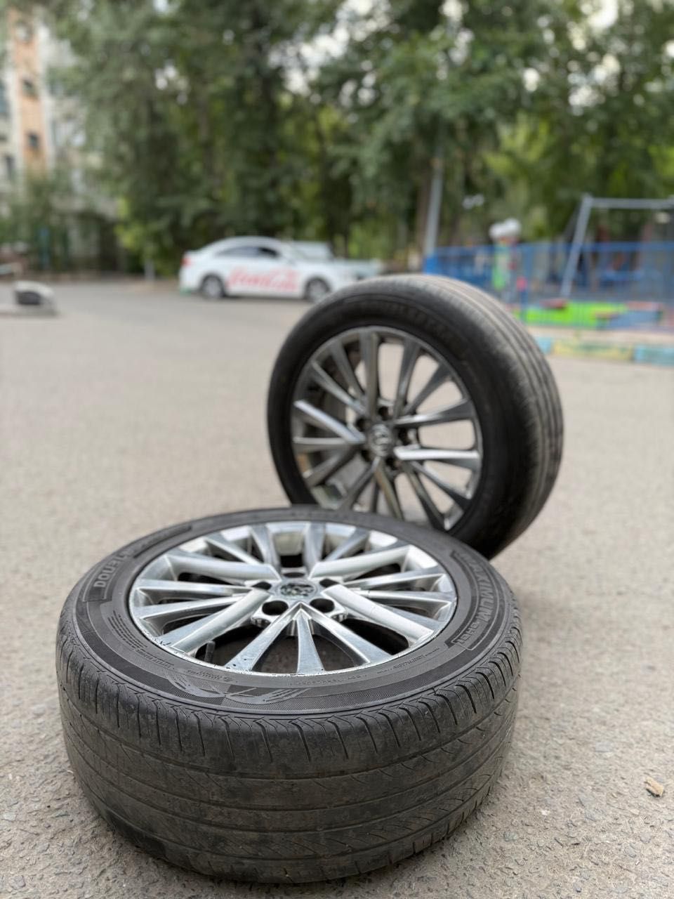 Диски на Тайота 55 в комплекте шины в хорошем состоянии