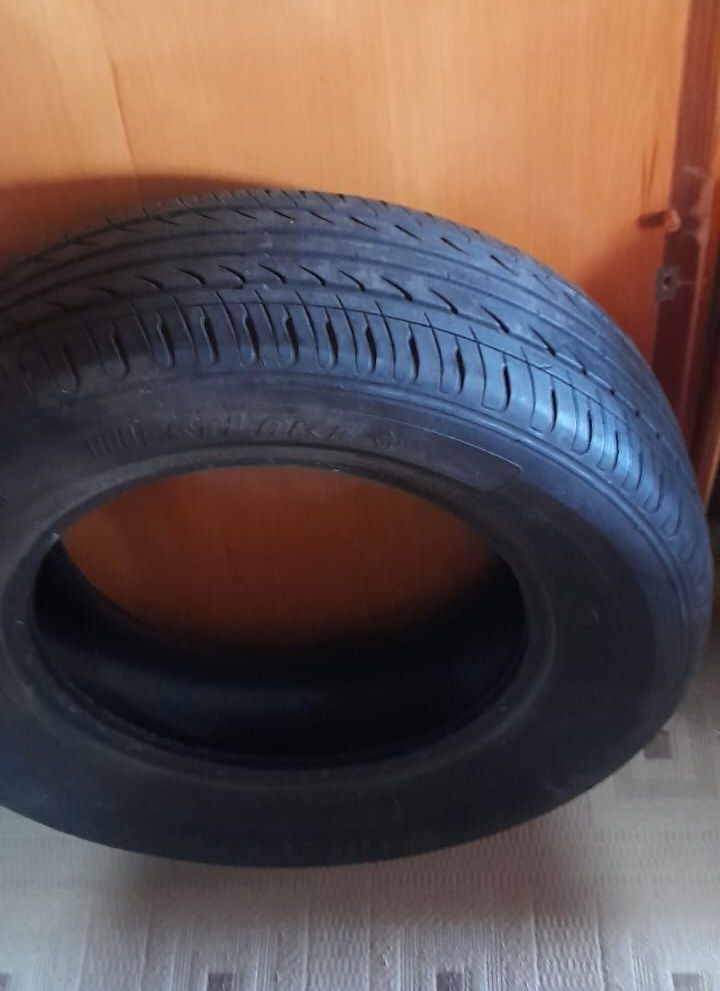 Автошины, новые (1 летняя, 1 зимняя)