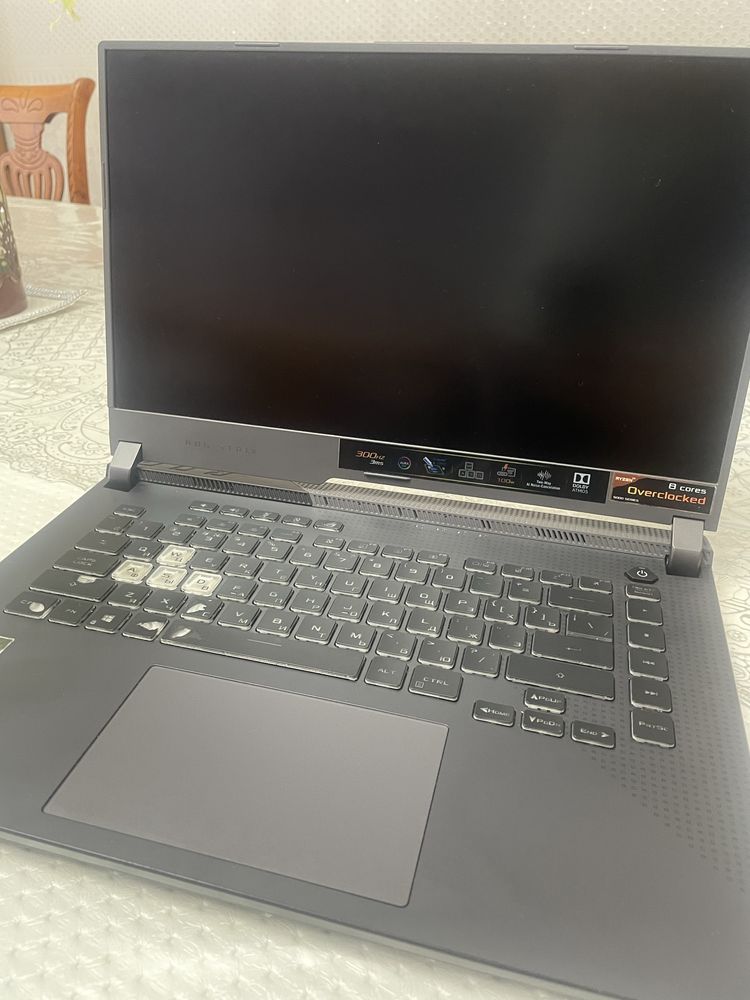 Ноутбук Asus с мышкой Logitech