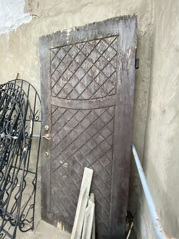 Продам входную дверь металическую